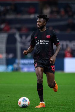 LEVERKUSEN, GERMANY - 13 ARALIK, 2025: Edmond Tapsoba - Bundesliga maçı Bayer 04 Leverkusen ile Bayena 1.FC Koeln maçında.