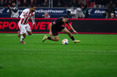 LEVERKUSEN, GERMANY - 13 ARALIK 2025: Linton Maina, İbrahim Maza - Bundesliga maçı Bayer 04 Leverkusen - 1.FC Koeln Bayena 'da.