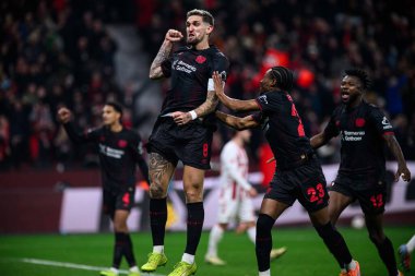 LEVERKUSEN, GERMANY - 13 Aralık 2025: Robert Andrich, gol - Bundesliga maçı Bayer 04 Leverkusen 1.FC Koeln 'e karşı Bayena' da.