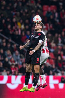 LEVERKUSEN, GERMANY - 13 ARALIK 2025: Robert Andrich - Bundesliga maçı Bayer 04 Leverkusen 'e karşı Bayarena' da 1.FC Koeln.