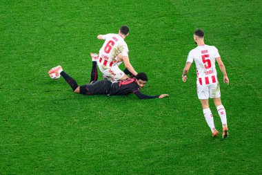 LEVERKUSEN, GERMANY - 13 ARALIK, 2025: Eric Martel, Malik Tillman, Tom Krauss - Bundesliga maçı Bayer 04 Leverkusen 'e karşı Bayarena' da 1.FC Koeln.