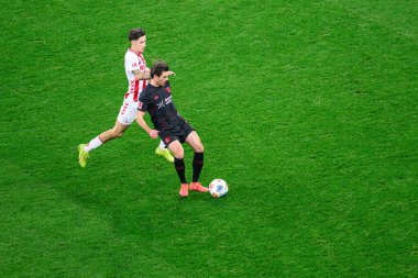 LEVERKUSEN, GERMANY - 13 ARALIK, 2025: Jonas Hofmann, Denis Huseinbasic - Bundesliga maçı Bayer 04 Leverkusen 'e karşı 1.FC Koeln.