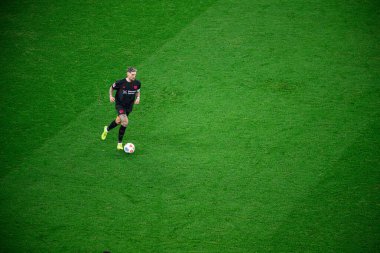 LEVERKUSEN, GERMANY - 13 ARALIK 2025: Robert Andrich - Bundesliga maçı Bayer 04 Leverkusen 'e karşı Bayarena' da 1.FC Koeln.
