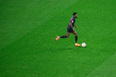 LEVERKUSEN, GERMANY - 13 ARALIK, 2025: Edmond Tapsoba - Bundesliga maçı Bayer 04 Leverkusen ile Bayena 1.FC Koeln maçında.