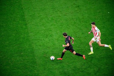 LEVERKUSEN, GERMANY - 13 ARALIK, 2025: Jonas Hofmann, Denis Huseinbasic - Bundesliga maçı Bayer 04 Leverkusen 'e karşı 1.FC Koeln.