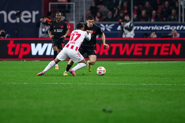 LEVERKUSEN, GERMANY - 13 ARALIK, 2025: İbrahim Maza, Linton Maina - Bundesliga maçı Bayer 04 Leverkusen 'e karşı Bayena' da 1.FC Koeln.