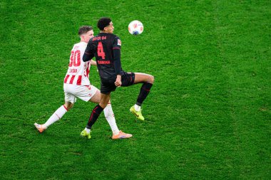 LEVERKUSEN, GERMANY - 13 ARALIK, 2025: Marius Bulter, Jarell Quansah - Bundesliga maçı Bayer 04 Leverkusen 'e karşı 1.FC Koeln.