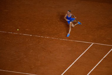 PARIS, FRANCE - 31 Temmuz 2024: Marta Kostyuk (UKR) v Donna Vekiç (CRO) - Kadınlar Tekler Çeyrek Final, Tenis, Olimpiyat Oyunları Paris 2024 Roland Garros 'ta.