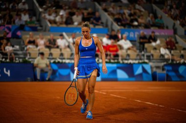 PARIS, FRANCE - 31 Temmuz 2024: Marta Kostyuk (UKR) v Donna Vekiç (CRO) - Kadınlar Tekler Çeyrek Final, Tenis, Olimpiyat Oyunları Paris 2024 Roland Garros 'ta.