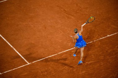 PARIS, FRANCE - 31 Temmuz 2024: Marta Kostyuk (UKR) v Donna Vekiç (CRO) - Kadınlar Tekler Çeyrek Final, Tenis, Olimpiyat Oyunları Paris 2024 Roland Garros 'ta.