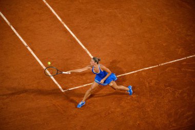 PARIS, FRANCE - 31 Temmuz 2024: Marta Kostyuk (UKR) v Donna Vekiç (CRO) - Kadınlar Tekler Çeyrek Final, Tenis, Olimpiyat Oyunları Paris 2024 Roland Garros 'ta.