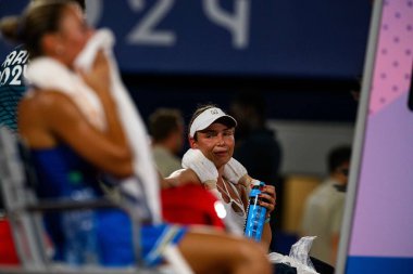 PARIS, FRANCE - 31 Temmuz 2024: Marta Kostyuk (UKR) v Donna Vekiç (CRO) - Kadınlar Tekler Çeyrek Final, Tenis, Olimpiyat Oyunları Paris 2024 Roland Garros 'ta.