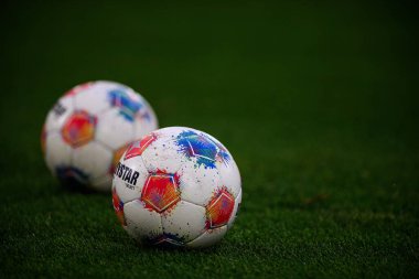 COLOGNE, ALMANE - 20 ARALIK, 2025: toplar, derbi yıldızı - 1. Bundesliga maçı 1.FC Koeln 1 'e karşı. FC Union Berlin, Rhein Enerji Stadyumu.