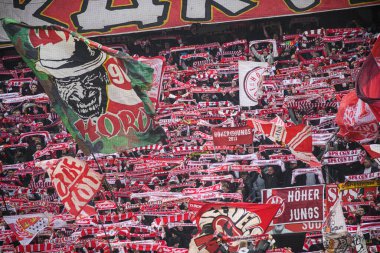 COLOGNE, Almanya - 20 ARALIK, 2025: hayranlar - 1. Bundesliga maçı 1.FC Koeln 1 'e karşı. FC Union Berlin, Rhein Enerji Stadyumu.
