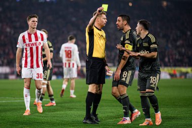 COLOGNE, Almanya - 20 ARALIK, 2025: hakem, Christian Dingert - 1. Bundesliga maçı 1.FC Koeln 1 'e karşı. FC Union Berlin, Rhein Enerji Stadyumu.