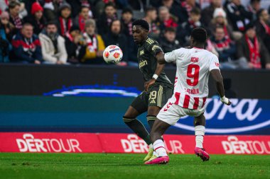 COLOGNE, Almanya - 20 ARALIK 2025: Derrick Koehn, Ragnar Ache - 1. Bundesliga maçı 1.FC Koeln 1 'e karşı. FC Union Berlin, Rhein Enerji Stadyumu.