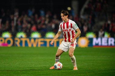 COLOGNE, Almanya - 20 ARALIK, 2025: Jakub Kaminski - 1. Bundesliga maçı 1.FC Koeln 1 'e karşı. FC Union Berlin, Rhein Enerji Stadyumu.