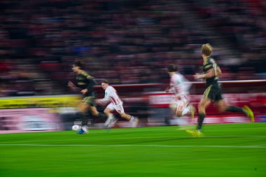 COLOGNE, Almanya - 20 ARALIK, 2025: - 1. Bundesliga maçı 1.FC Koeln 1 'e karşı. FC Union Berlin, Rhein Enerji Stadyumu.