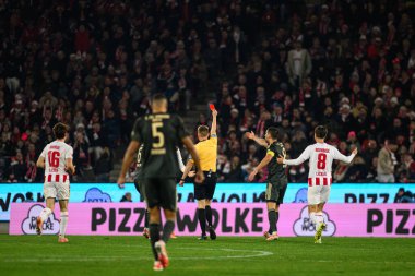 COLOGNE, Almanya - 20 ARALIK, 2025: hakem, Christian Dingert - 1. Bundesliga maçı 1.FC Koeln 1 'e karşı. FC Union Berlin, Rhein Enerji Stadyumu.