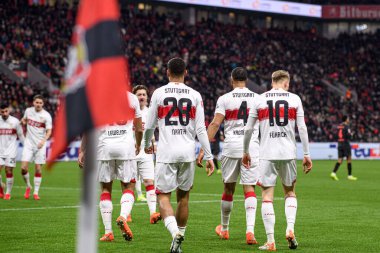 LEVERKUSEN, ALMANY - 10 HAZİRAN, 2026: Nikolas Nartey, Josha Vagnoman, Chris Fuehrich - 1. Bundesliga maçı Bayer 04 Leverkusen, Bayarena 'da Vfb Stuttgart' a karşı..