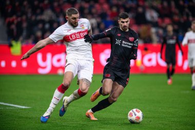 LEVERKUSEN, ALMANY - 10 HAZİRAN, 2026: Jeff Chabot, Martin Terrier - 1. Bundesliga maçı Bayer 04 Leverkusen, Bayarena 'da Vfb Stuttgart' a karşı..