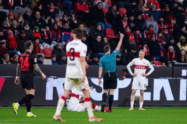 LEVERKUSEN, ALMANY - 10 HAZİRAN, 2026: Yello kartı, Chris Fuehrich - 1. Bundesliga maçı Bayer 04 Leverkusen, Bayarena 'da Vfb Stuttgart' a karşı..