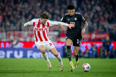 COLOGNE, Almanya - 14 Ocak 2026: Jan Thielmann, Luis Diaz, 1.Bundesliga 1. FC Koeln, FC Bayern Münih 'e karşı. Rhein Enerji Stadyumunda