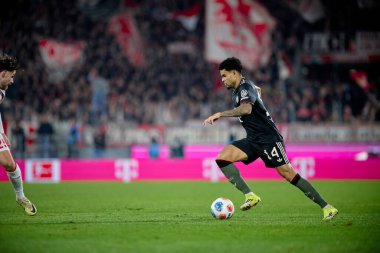 COLOGNE, ALMANY - 14 Ocak 2026: Luis Diaz, 1.Bundesliga 1. FC Koeln, FC Bayern Münih 'e karşı. Rhein Enerji Stadyumunda