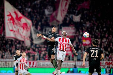 COLOGNE, ALMANY - 14 Ocak 2026: Jonathan Tah, Ragnar Ache, 1. FC Koeln, FC Bayern Münih 'e karşı. Rhein Enerji Stadyumunda