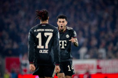 COLOGNE, Almanya - 14 Ocak 2026: Michael Olise, Luis Diaz, 1.Bundesliga 1. FC Koeln, FC Bayern Münih 'e karşı. Rhein Enerji Stadyumunda