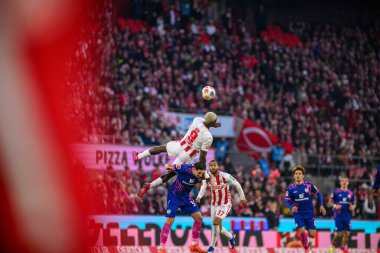 COLOGNE, GERMANY - 17 Ocak 2026: Ragnar Ache, Dominik Kohr, 1. FC Koeln 1 'e karşı. Rhein Enerji Stadyumunda FSV Mainz 05