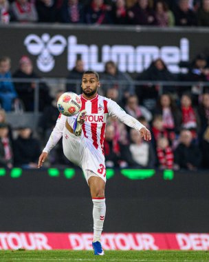 COLOGNE, ALMANY - 17 Ocak 2026: Linton Maina, 1.Bundesliga 1. FC Koeln 1 'e karşı. Rhein Enerji Stadyumunda FSV Mainz 05