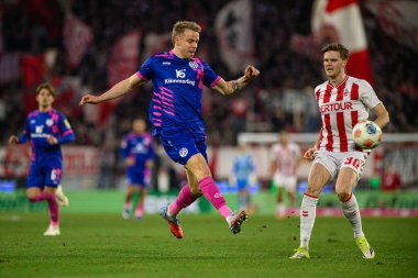 COLOGNE, Almanya - 17 Ocak 2026: Marius Buelter, Lennard Maloney, 1.Bundesliga futbol maçı 1. FC Koeln 1 'e karşı. Rhein Enerji Stadyumunda FSV Mainz 05