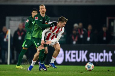 COLOGNE, Almanya - 30 HAZİRAN, 2026: Maximilian Arnold, Isak Johannesson - 1. Bundesliga futbol maçı 1. FC Koeln, VfL Wolfsburg 'a karşı. Rhein Enerji Stadyumunda.