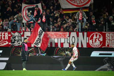 COLOGNE, Almanya - 30 HAZİRAN, 2026: Linton Maina, gol - 1. Bundesliga futbol maçı 1. FC Koeln, VfL Wolfsburg 'a karşı. Rhein Enerji Stadyumunda.