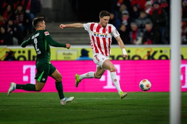 COLOGNE, Almanya - 30 HAZİRAN, 2026: Kilian Fischer, Marius Bulter - 1. Bundesliga futbol maçı 1. FC Koeln, VfL Wolfsburg 'a karşı. Rhein Enerji Stadyumunda.