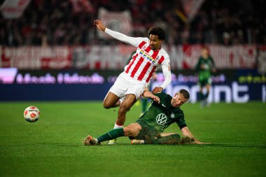 COLOGNE, Almanya - 30 HAZİRAN, 2026: Youssoupha Niang, Denis Vavro - 1. Bundesliga futbol maçı 1. FC Koeln, VfL Wolfsburg 'a karşı. Rhein Enerji Stadyumunda.