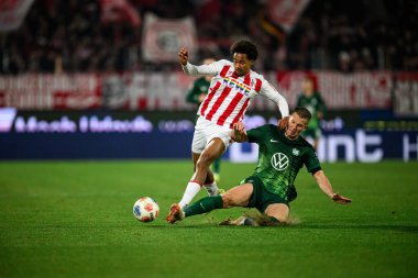 COLOGNE, Almanya - 30 HAZİRAN, 2026: Youssoupha Niang, Denis Vavro - 1. Bundesliga futbol maçı 1. FC Koeln, VfL Wolfsburg 'a karşı. Rhein Enerji Stadyumunda.