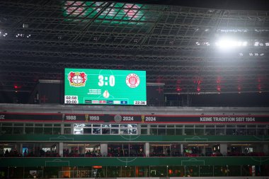 LEVERKUSEN, GERMANY - 3 Şubat 2026: Ekran, skor, DFB Pokal maçı Bayer 04 Leverkusen-St. Pauli maçı Bayarena 'da