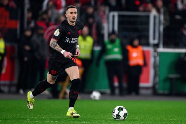 LEVERKUSEN, GERMANY - 3 Şubat 2026: Aleix Garcia, DFB Pokal maçı Bayer 04 Leverkusen ile St. Pauli