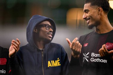 LEVERKUSEN, GERMANY - 3 Şubat 2026: Ray-Ban Meta Gen 2 'de Loic Bade ve Nathan Tella, Bayena' da DFB Pokal maçı Bayer 04 Leverkusen-St. Pauli