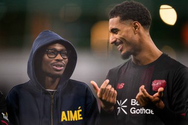 LEVERKUSEN, GERMANY - 3 Şubat 2026: Ray-Ban Meta Gen 2 'de Loic Bade ve Nathan Tella, Bayena' da DFB Pokal maçı Bayer 04 Leverkusen-St. Pauli