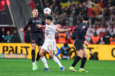 LEVERKUSEN, GERMANY - 14 Mart 2026: Aleksandar Pavloviç, Patrik Schick - Bayer 04 Leverkusen-FC Bayern Muenchen maçı Bayena 'da.