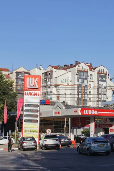 25 Eylül 2024. Chisinau, Moldova. Yeni yaptırımlar üzerine Chisinau 'daki LUKOIL benzin istasyonu