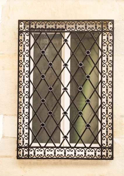 Grelha de janela decorativa — Fotografia de Stock