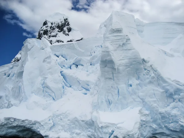 Iceberg em ruínas na Antártida — Fotografia de Stock