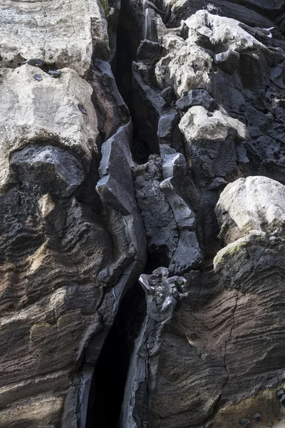 Volcanic activity split in cliff on Galapagos Islands — Stock Photo, Image