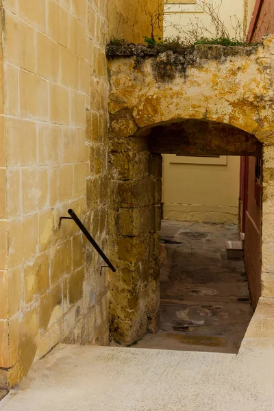 Tarihi Avrupa Geçidi 'nde Dar Güneş Geçidi Üzerinde Eski Taş Kemer Yolu