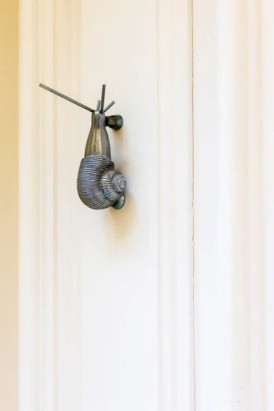 Klasik Metal Salyangoz Stili Kapı Kolu Beyaz Panelli Kapı, Süslü İç Donanım