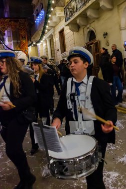 Cospicua, Malta - 6 Aralık 2025, Brass Band Parade At City Street with Festive Lights